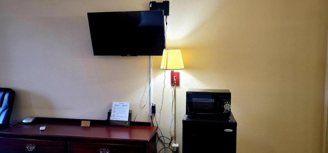Regency Travel Inn Hayti Екстериор снимка
