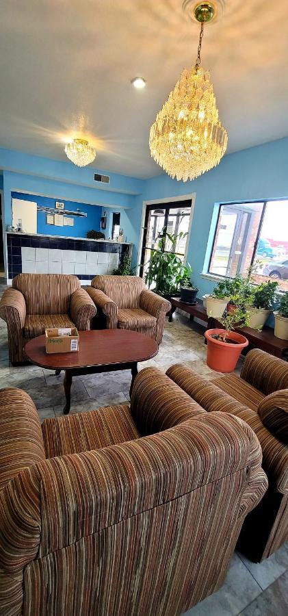 Regency Travel Inn Hayti Екстериор снимка