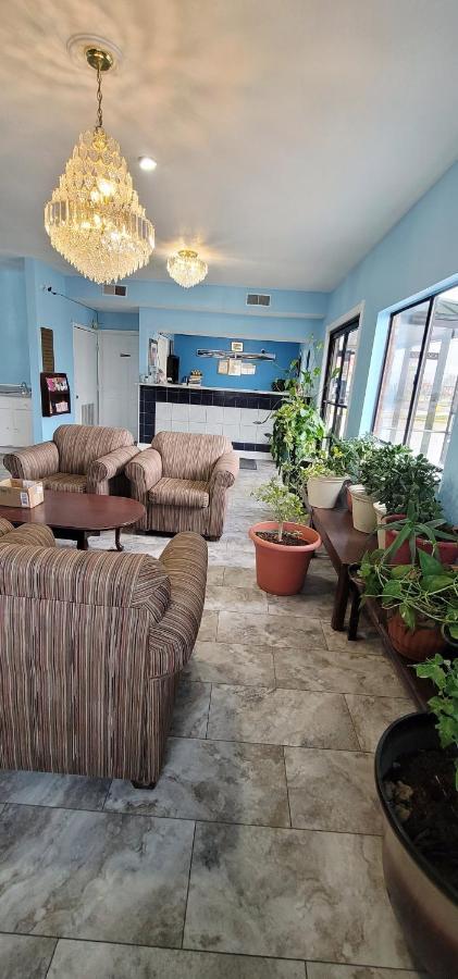 Regency Travel Inn Hayti Екстериор снимка