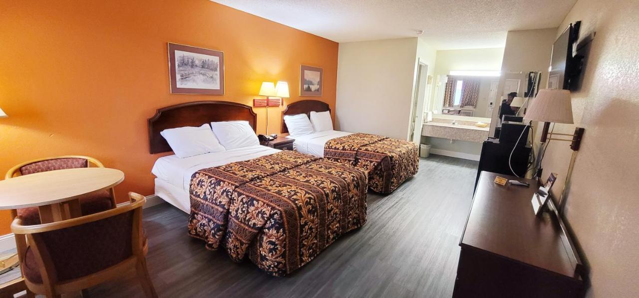 Regency Travel Inn Hayti Екстериор снимка