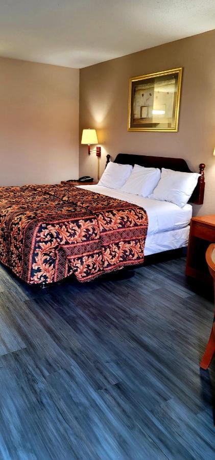 Regency Travel Inn Hayti Екстериор снимка