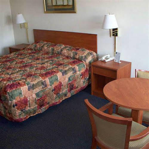 Regency Travel Inn Hayti Стая снимка